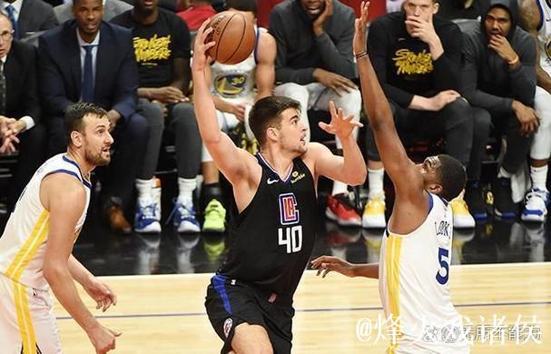 半场出战17分钟,伊维察-祖巴茨3投2中拿下4分7篮板 半场出战17分钟,伊维察-祖巴茨3投2中拿下4分7篮板